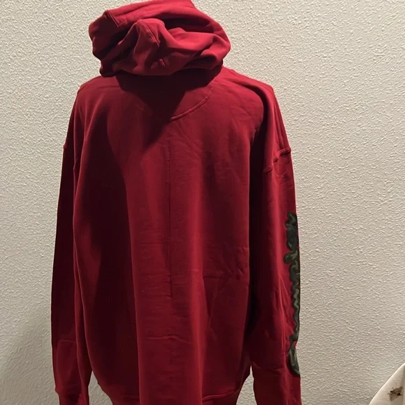 Mens Cozy up with this champion hoodie, cranberry in color with camo writing - Picture 7 of 12